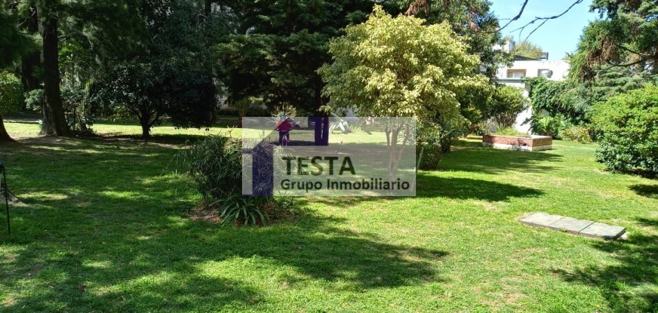 UN HOGAR IDEAL. AMPLIO. MUY LUMINOSO. COCINA COMEDOR CON LAVADERO. BALCON. BAULERA. PARQUE. SEGURIDAD. HERMOSO ENTORNO DE TRANQUILIDAD Y CONTACTO CON LA NATURALEZA. (Se percibe la calidez de Hogar)