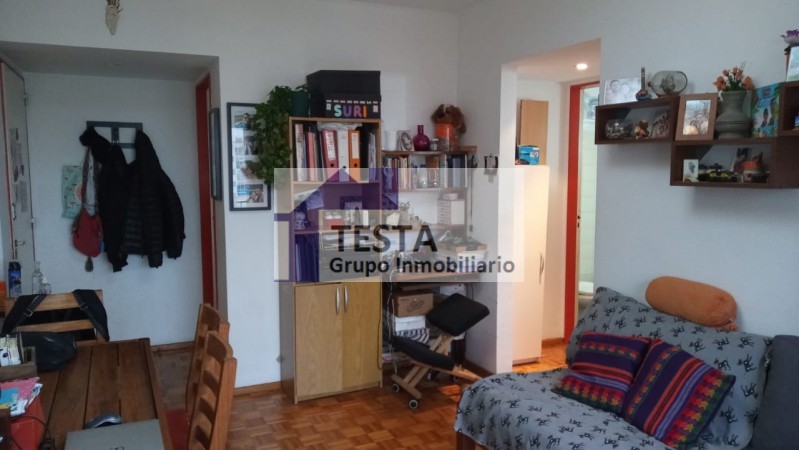 UN HOGAR IDEAL. AMPLIO. MUY LUMINOSO. COCINA COMEDOR CON LAVADERO. BALCON. BAULERA. PARQUE. SEGURIDAD. HERMOSO ENTORNO DE TRANQUILIDAD Y CONTACTO CON LA NATURALEZA. (Se percibe la calidez de Hogar)