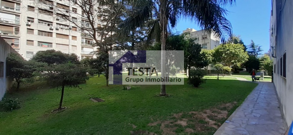 UN HOGAR IDEAL. AMPLIO. MUY LUMINOSO. COCINA COMEDOR CON LAVADERO. BALCON. BAULERA. PARQUE. SEGURIDAD. HERMOSO ENTORNO DE TRANQUILIDAD Y CONTACTO CON LA NATURALEZA. (Se percibe la calidez de Hogar)