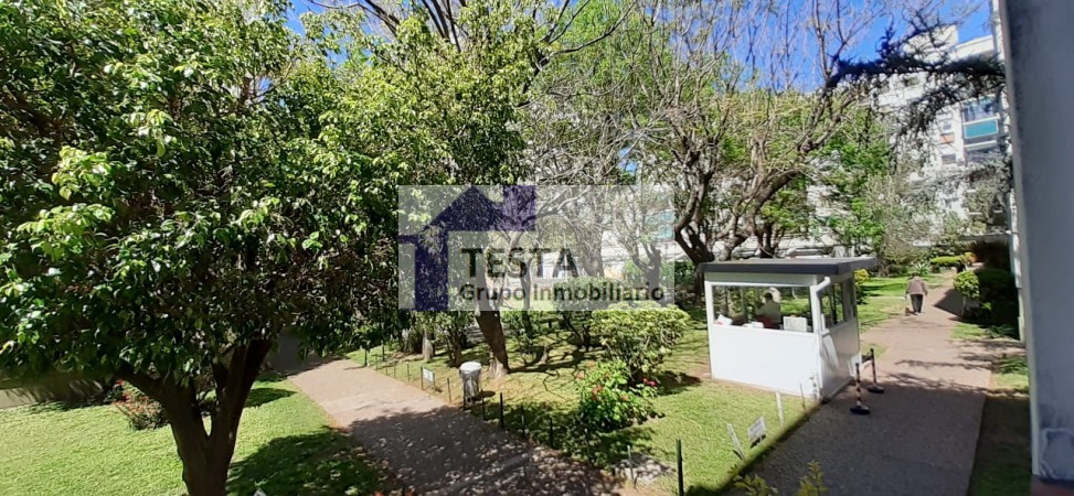 UN HOGAR IDEAL. AMPLIO. MUY LUMINOSO. COCINA COMEDOR CON LAVADERO. BALCON. BAULERA. PARQUE. SEGURIDAD. HERMOSO ENTORNO DE TRANQUILIDAD Y CONTACTO CON LA NATURALEZA. (Se percibe la calidez de Hogar)